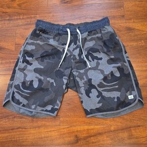 Vuori The Banks Shorts Men's Size M Camo
